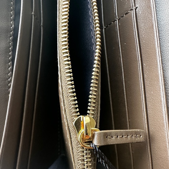 Authentic Fendi Continental wallet - Picture 6 of 11